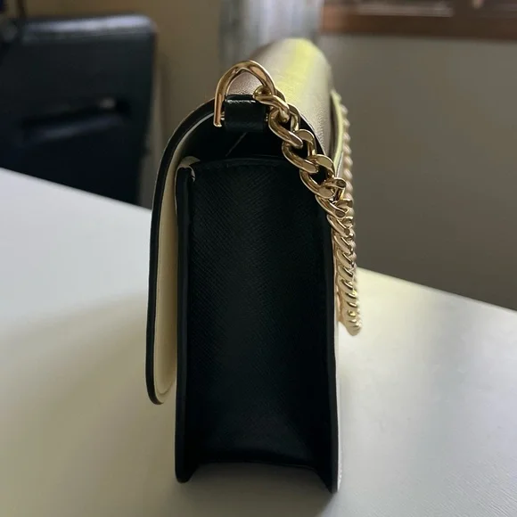 Kate Spade Purse - Picture 2 of 12